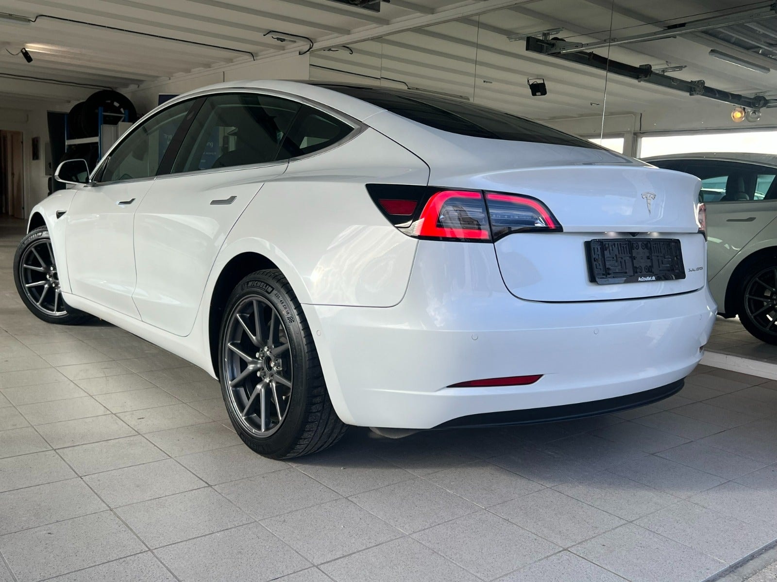Tesla Model 3 til salg hos Nabilli