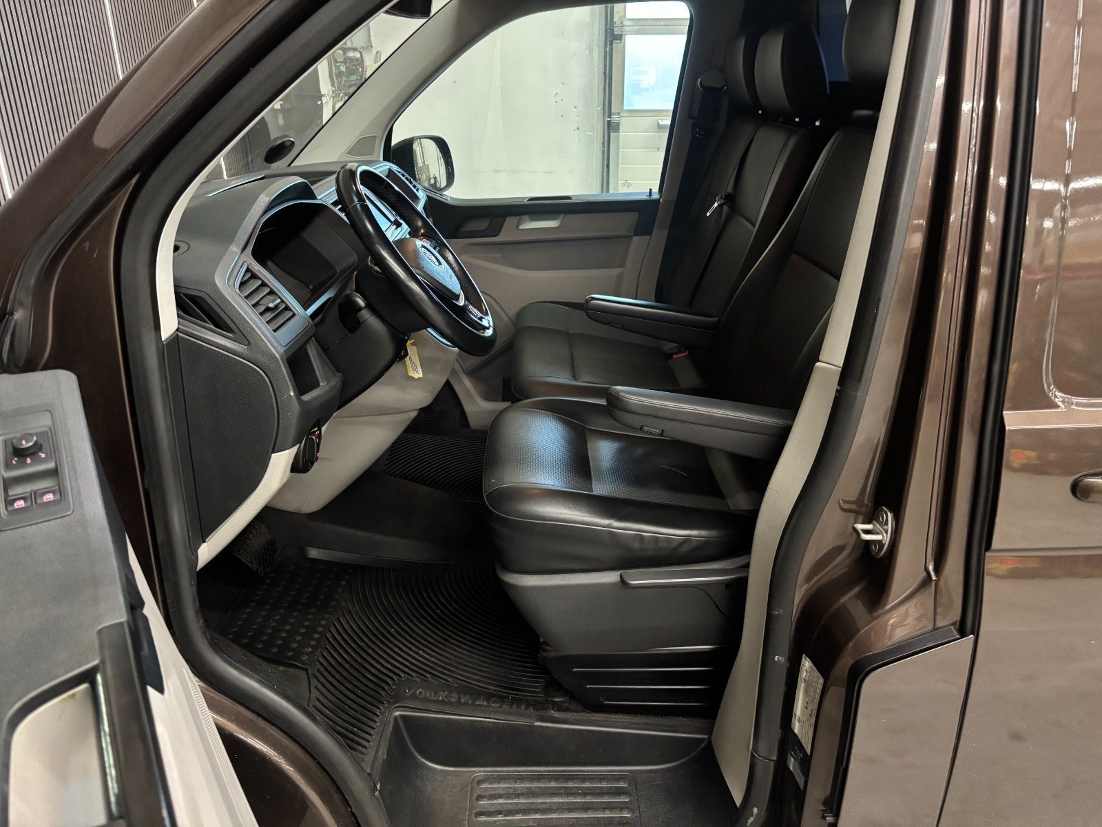 VW Transporter til salg hos Nabilli
