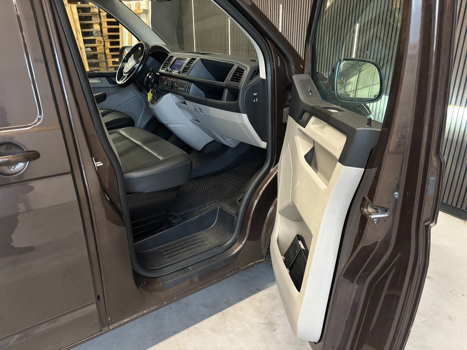 VW Transporter til salg hos Nabilli