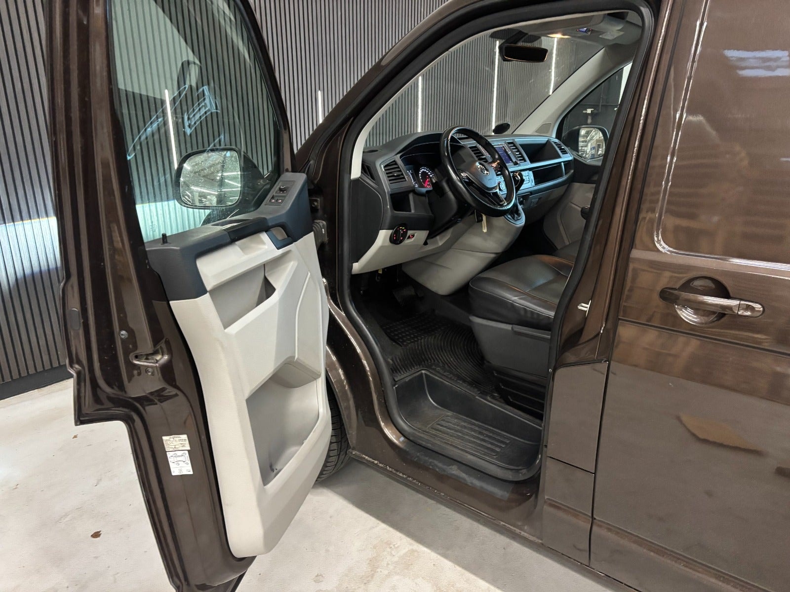 VW Transporter til salg hos Nabilli