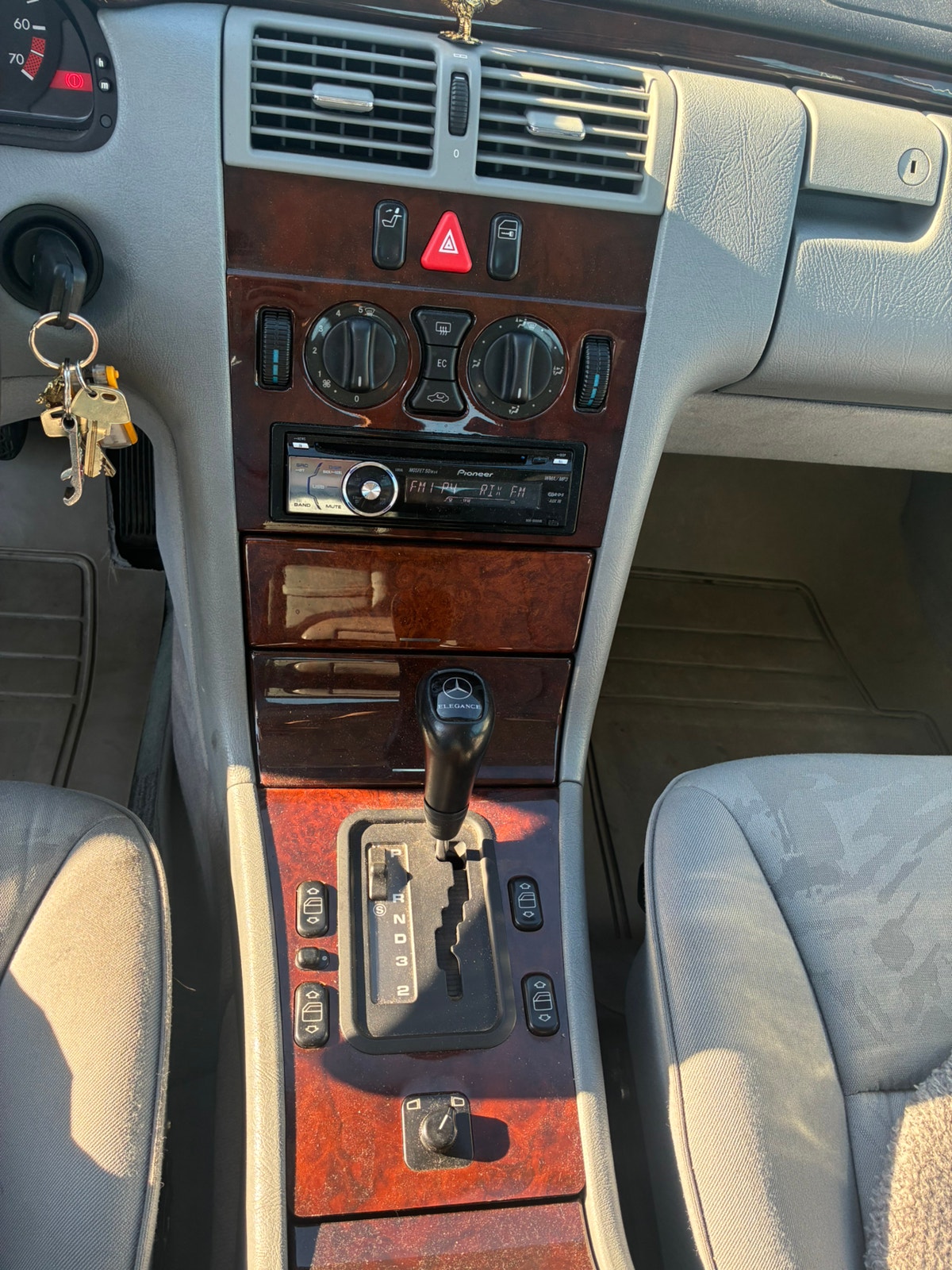 Mercedes E 230 til salg hos Nabilli