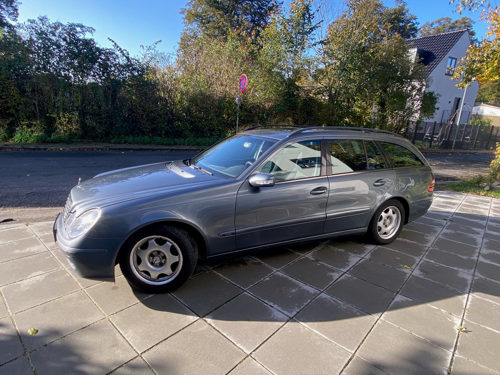 Mercedes E 200 til salg hos Nabilli