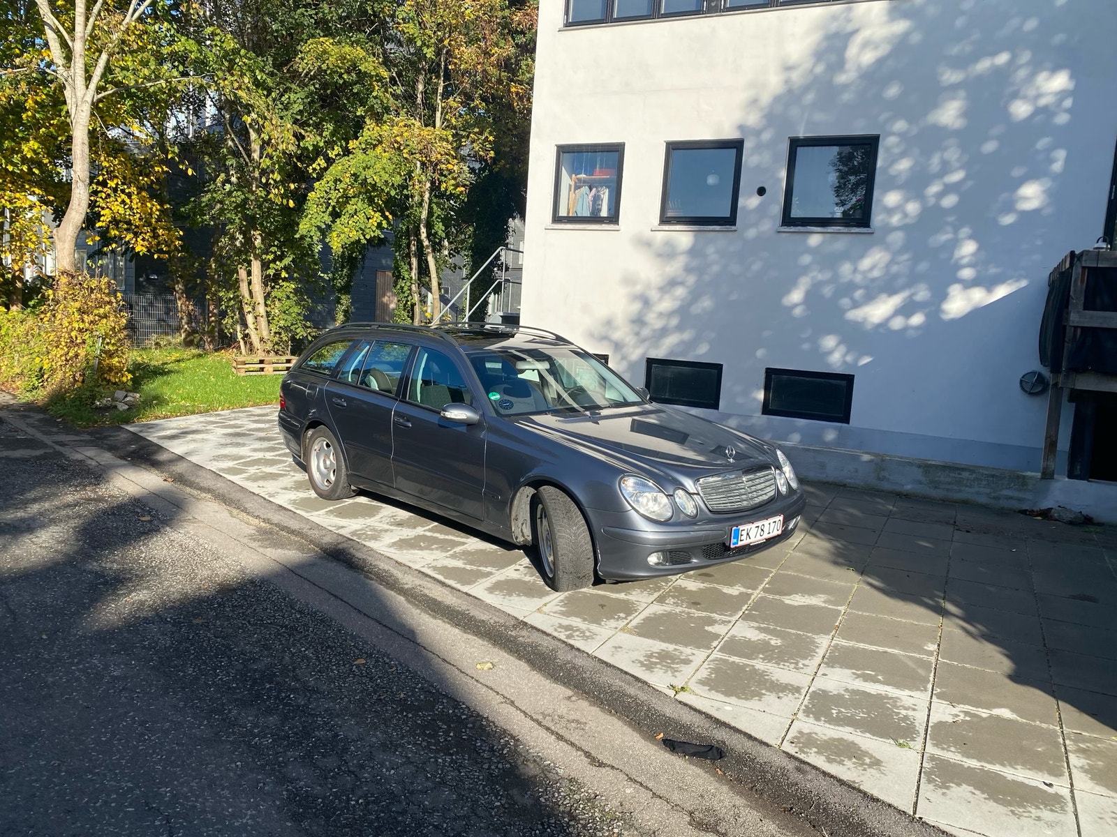 Mercedes E 200 til salg hos Nabilli