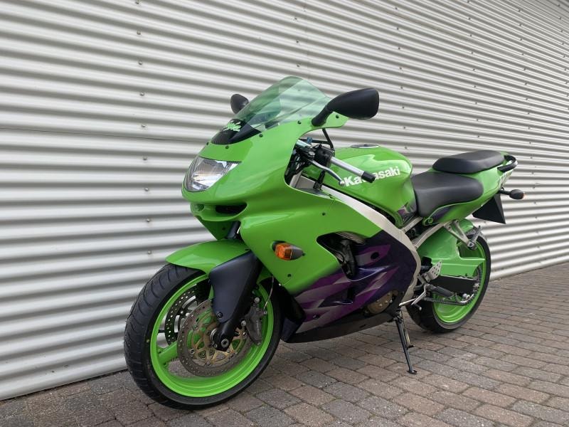 こう ZX-9R/143馬力/ライムグリーン/1999 ZX900-C2/プチカスタム実走行車両