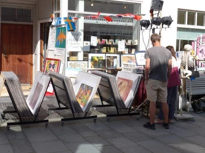 Forsidebillede til butikken Books & Music