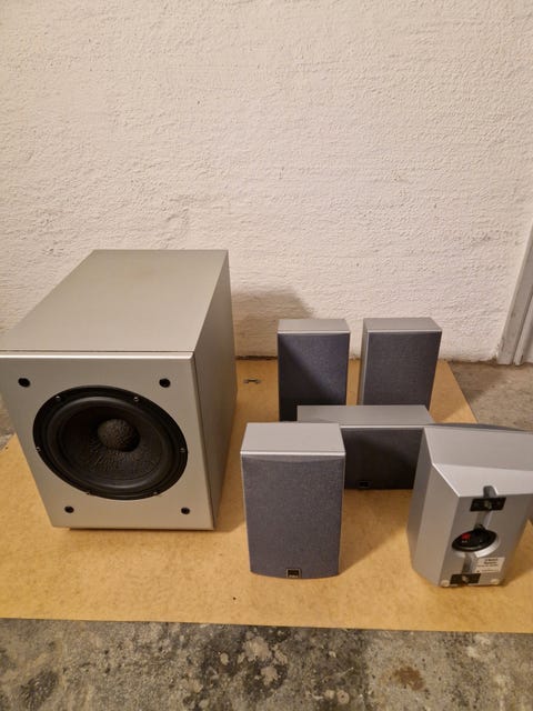 Dali subwoofer med 5 højtalere (5.1)  			