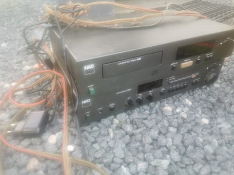 Nad anlæg - komplet med forstærker, cd afspiller og 2 dali 104 gulvhøjttalere  			