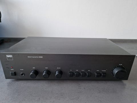 Nad 1020b stereo forforstærker sort  			