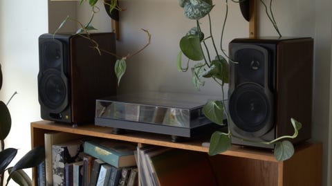 Pro-ject debut evo 2 pladespiller samt riaa-forstærker og aktive højttalere  			