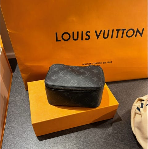 Louis Vuitton クリスタルブローチ　非売品　新品未使用 路易威登lv中文官网太阳花Sound Vivienne限量款镶钻吊坠项链