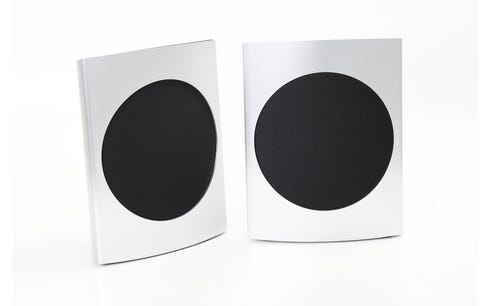 Beolab 17 med vægbeslag  			