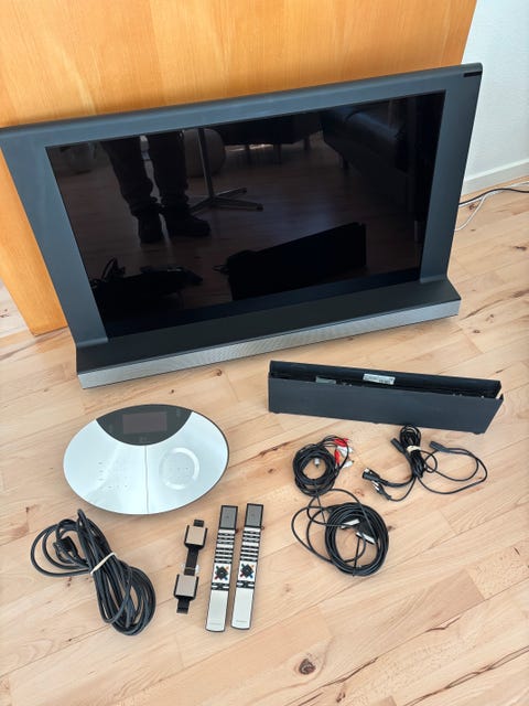 Beovision 8-40, beocenter 2, fjernbetjening, kabler mv.  			