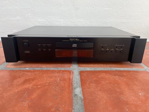 Rotel rcd-1072 i god stand  			