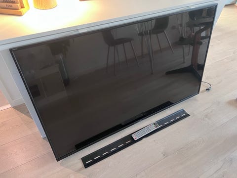 Flot 55 sharp tv i god stand inkl. tv ophæng  			