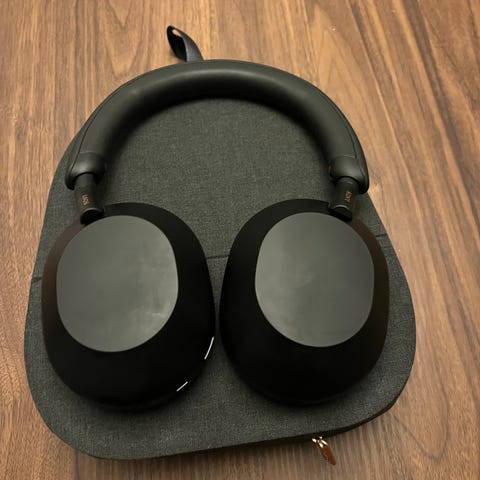 Sony WH-1000XM5 trådløse hovedtelefoner | DBA