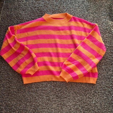 Strikket hvid sweater med lyserøde hjerter str.L | DBA