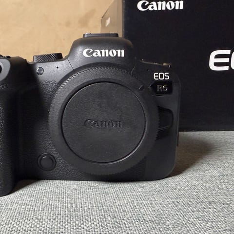 Canon EOS R6 Body + 2 Batteries, 256GB SD Card & Canon Straps | DBA