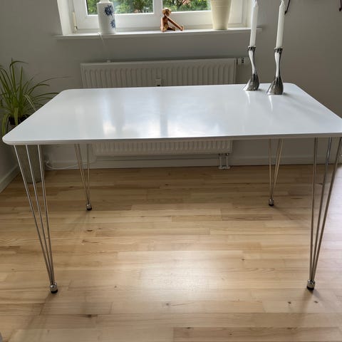 Fritz Hansen Piet Hein bord hvid med stålben | DBA