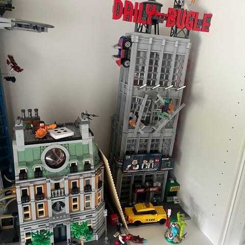 LEGO Marvel by-sæt med superhelte og bygninger | DBA