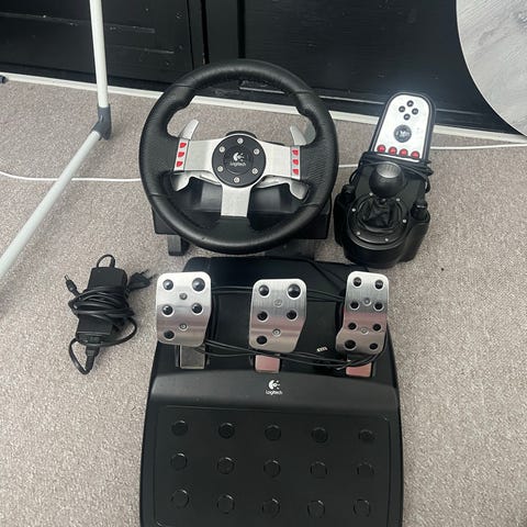 Logitech G27 rat og pedaler med gearstang til gaming | DBA