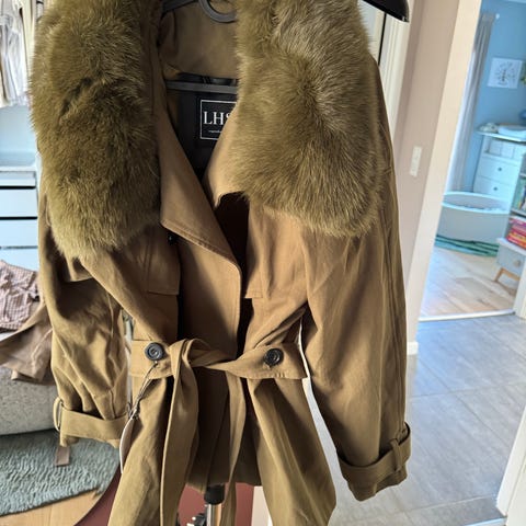 Calvin Klein trenchcoat i patent og uld | DBA