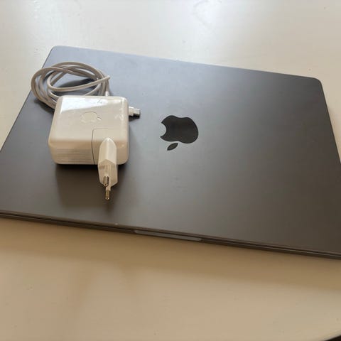Apple Macbook Pro M4 MAX 1TB 48GB - Space Black | DBA