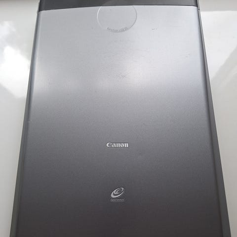 Canon CanoScan 4400F flatbed scanner | DBA