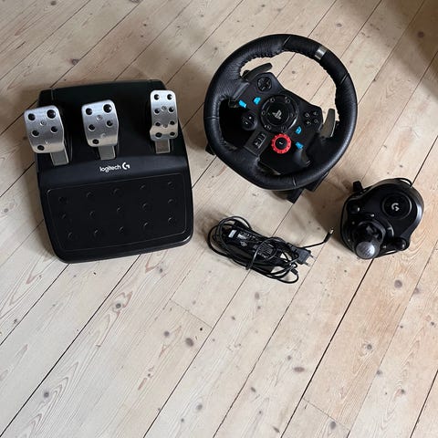 Logitech G27 rat og pedaler med gearstang til gaming | DBA