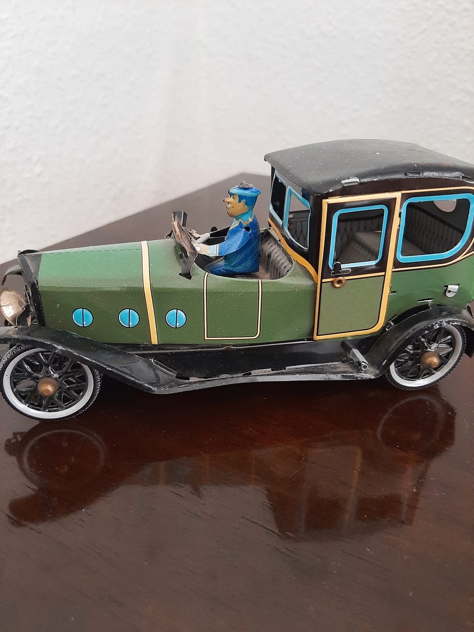 Tin wind-up limousine | DBA