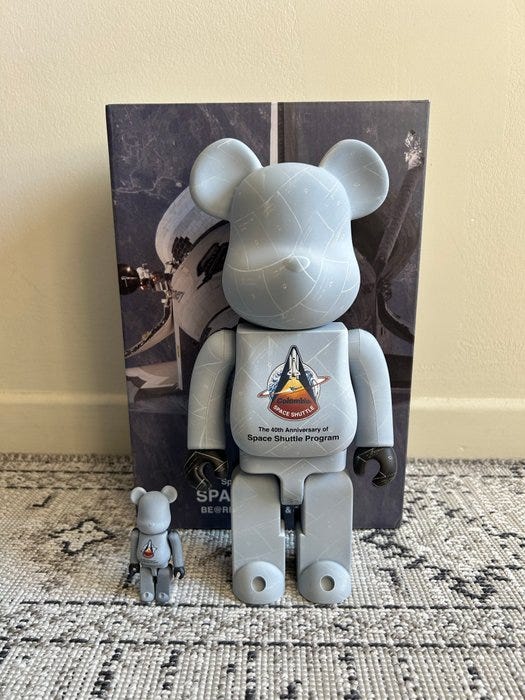 No Reserve - MEDICOM TOY x NASA - Bearbrick Space Shuttle