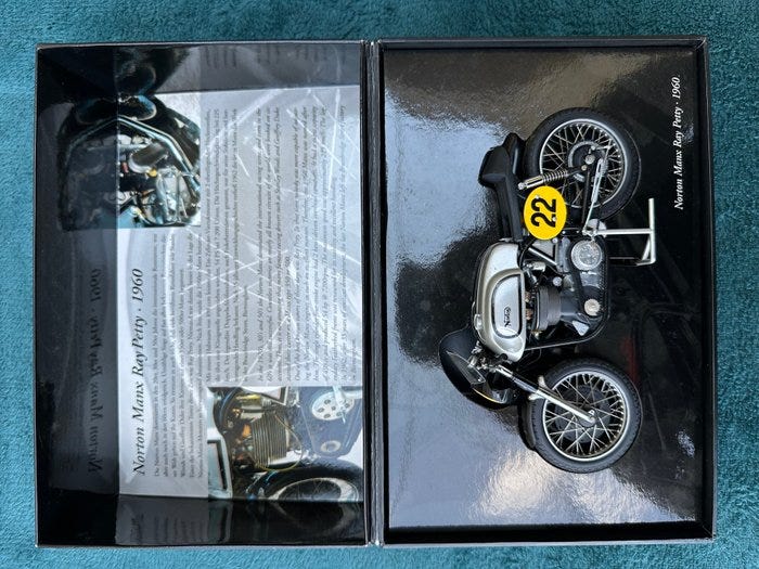 Minichamps 1:12 - Modelmotorcykel - Norton Manx Rey Petty 1960