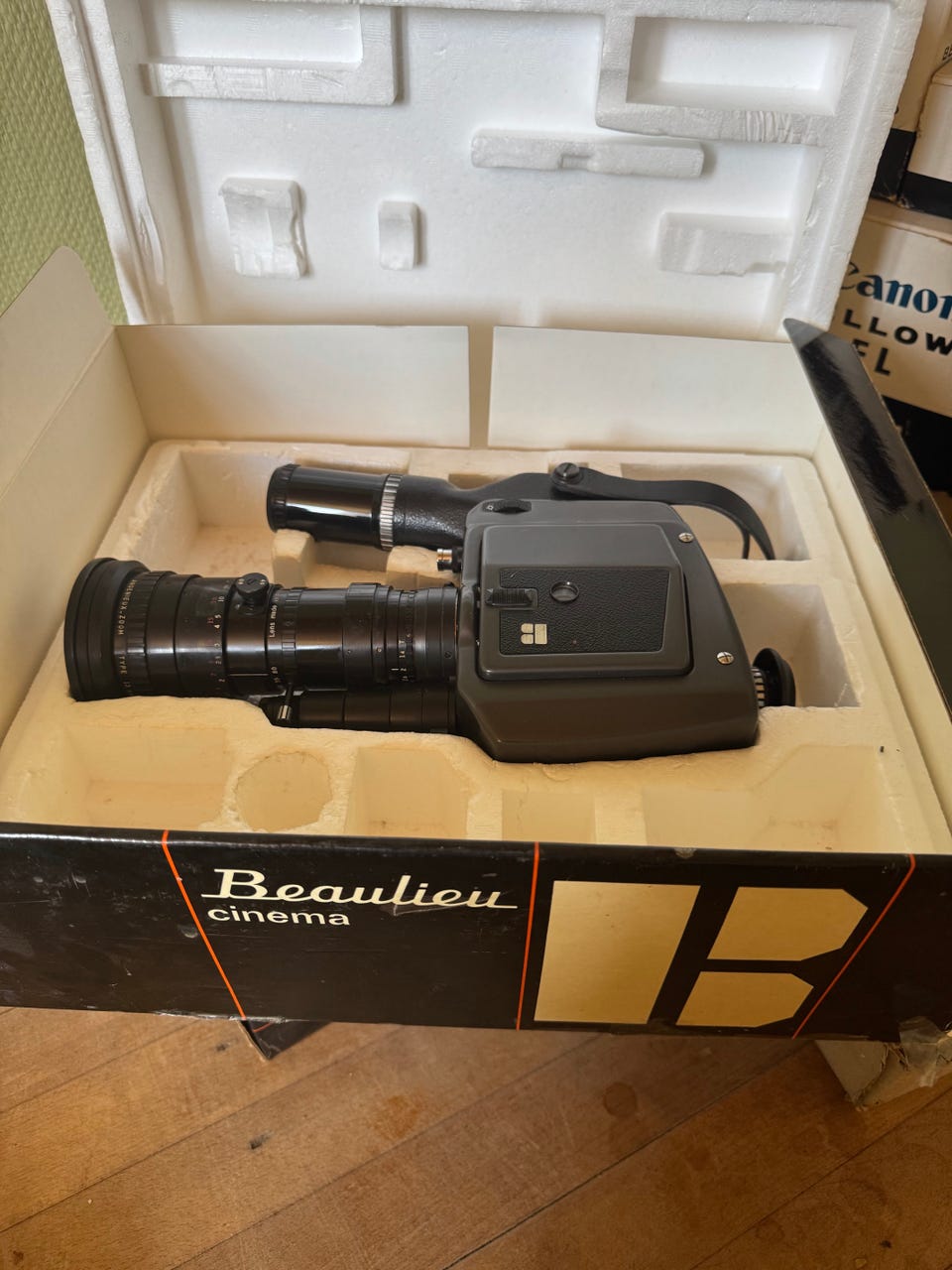Beaulieu 5008 med Angenieux Type 13 6-80mm T 1,2 | DBA