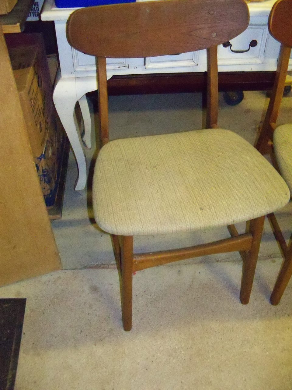 Thomas Harlev stole: Dansk Klassiker, model 210. Farstrup Møbler