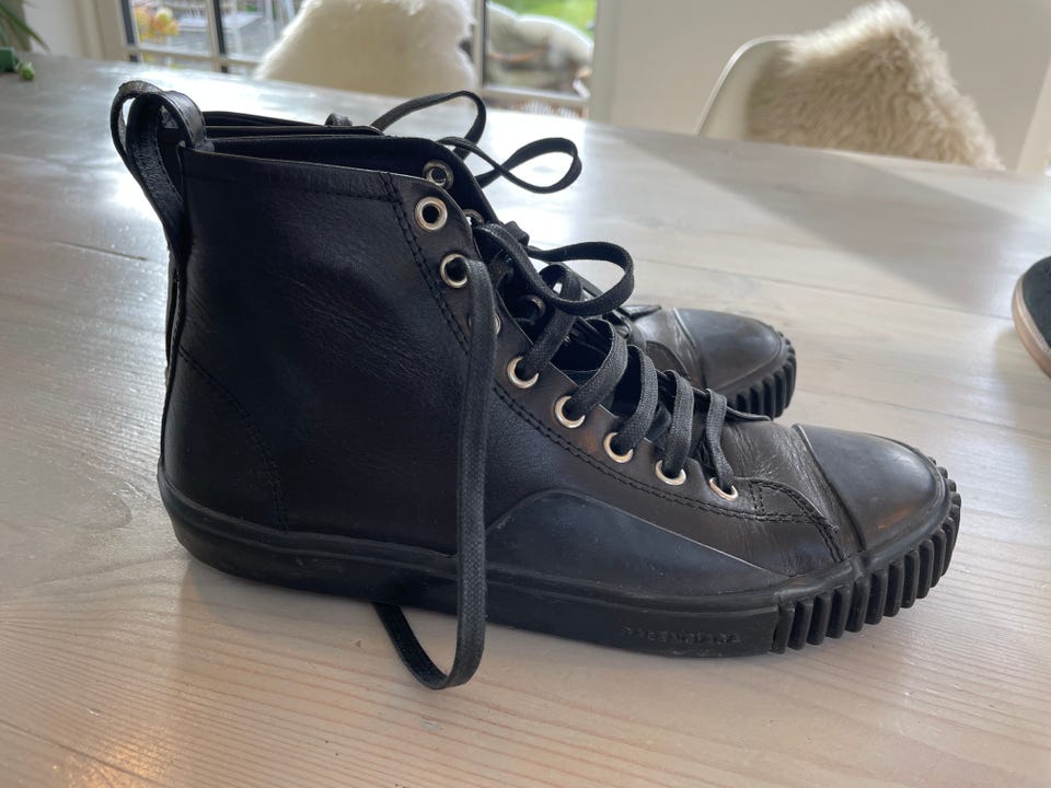 Balenciaga, Høj sneakers fra Balenciaga