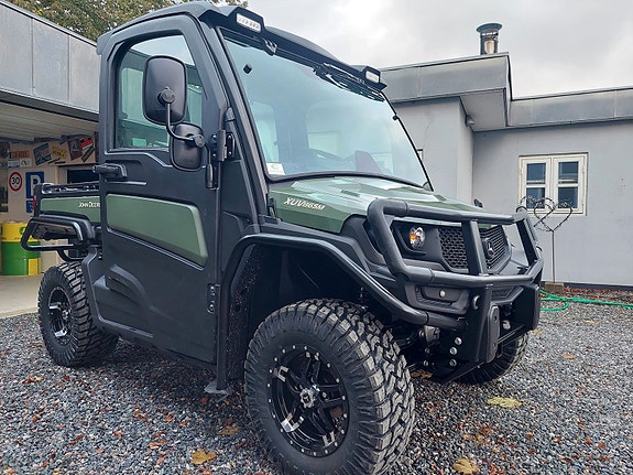 John Deere Gator