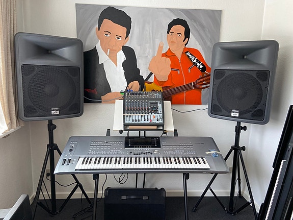 Product image 1 of 3