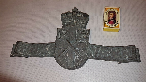 Product image 1 of 2