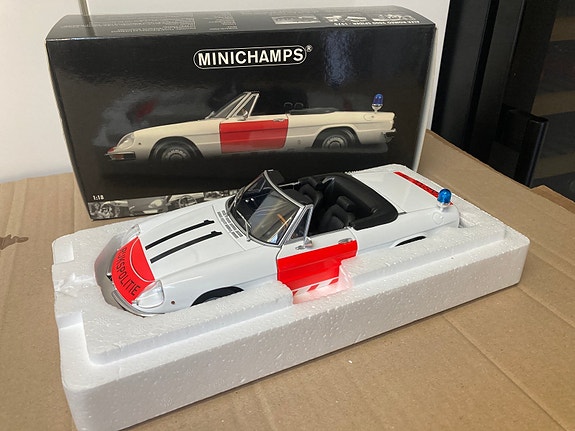 Product image 1 of 8