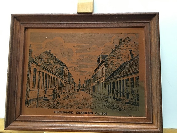 Product image 1 of 2