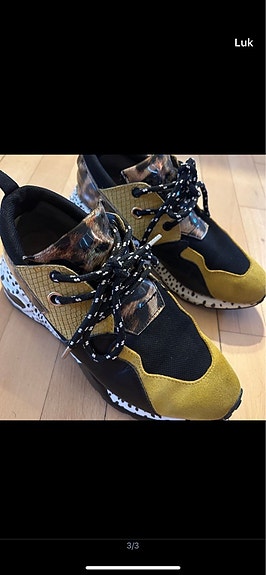 Product image 1 of 3