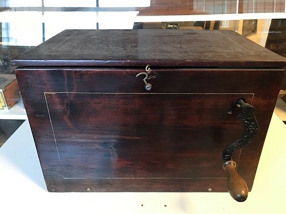 Product image 1 of 2