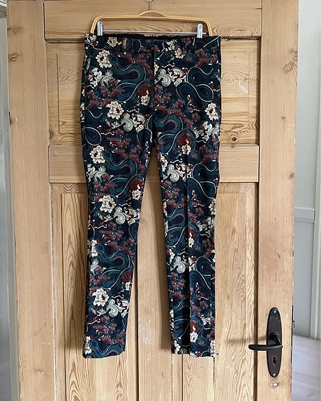 Product image 1 of 4