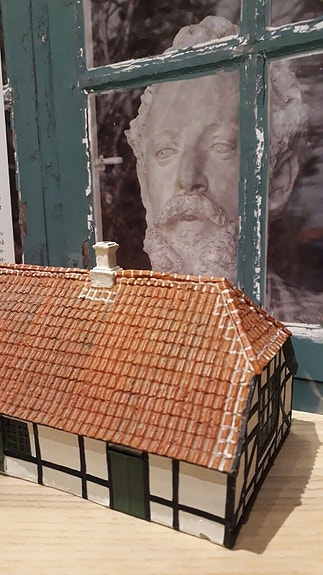 Product image 1 of 8