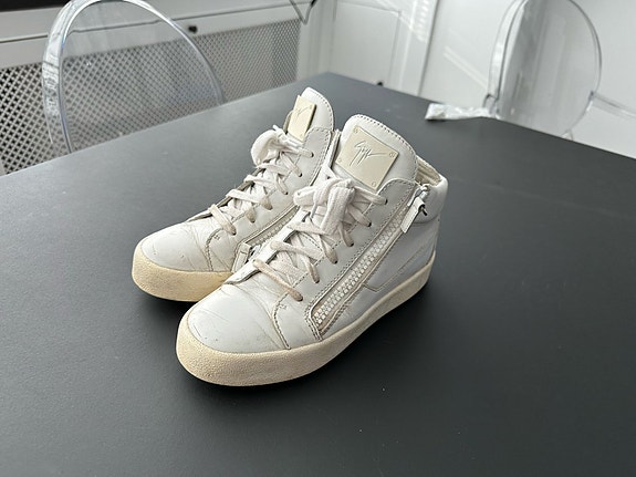 Product image 1 of 8