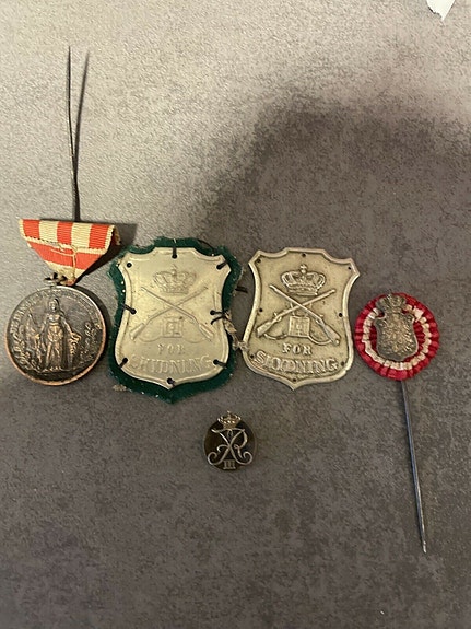 Product image 1 of 2