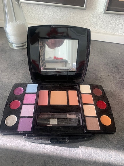 Product image 1 of 2