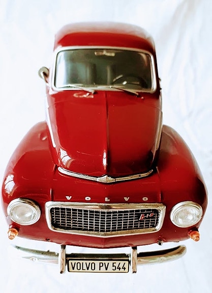 Modelbil. Volvo PV544. Bordeaux. Revell. 1:18 | DBA