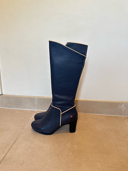 Product image 1 of 9