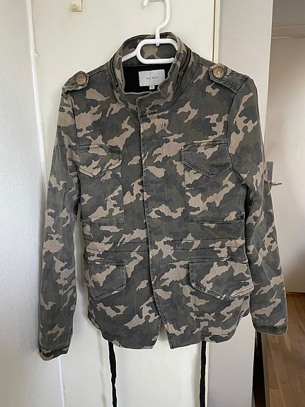 Product image 1 of 8