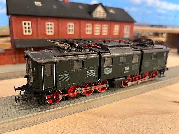 Product image 1 of 8